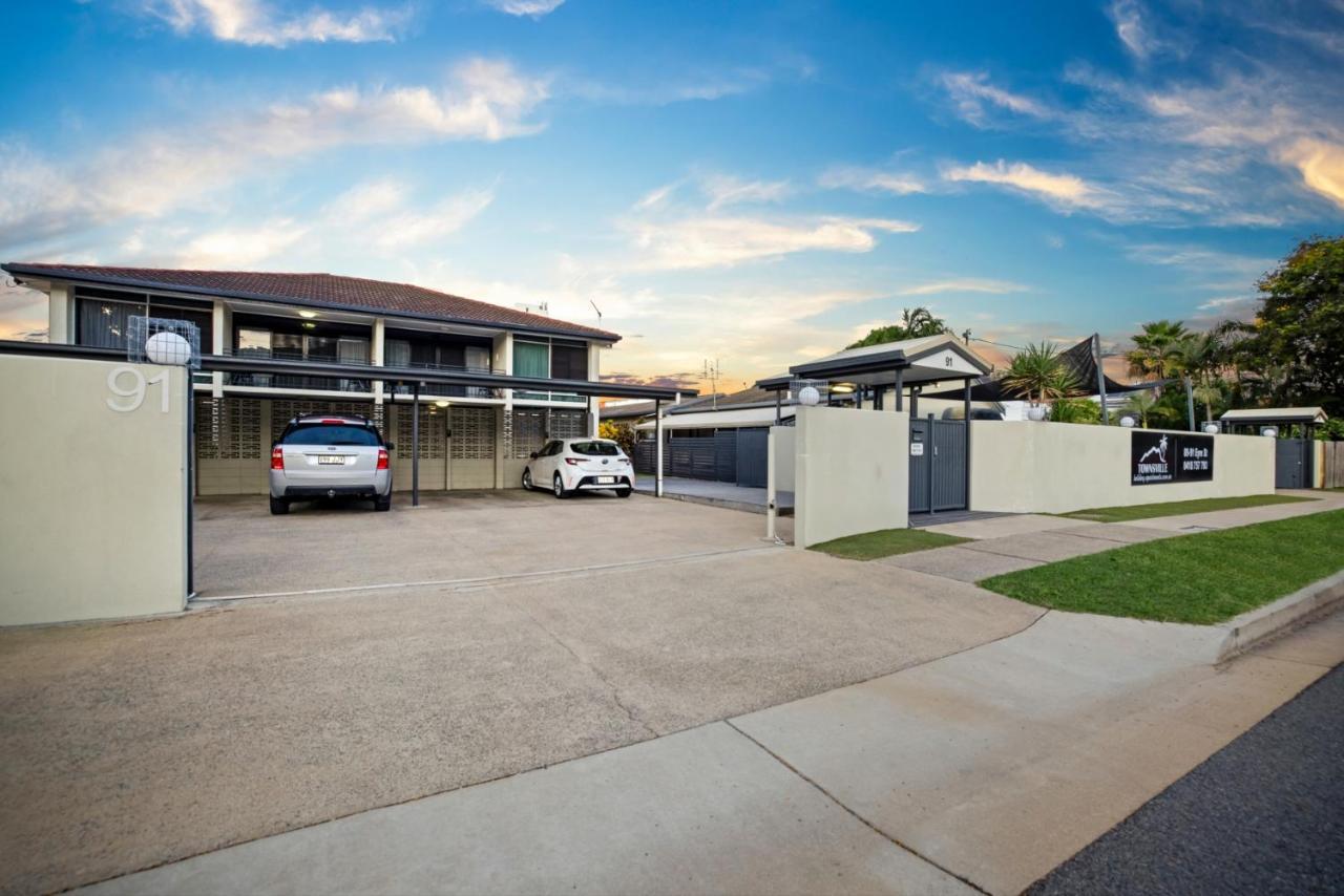 Townsville Holiday Apartments Exterior foto